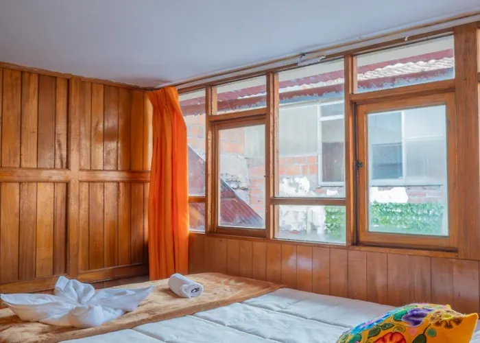 Warm And House With Spectacular View Of